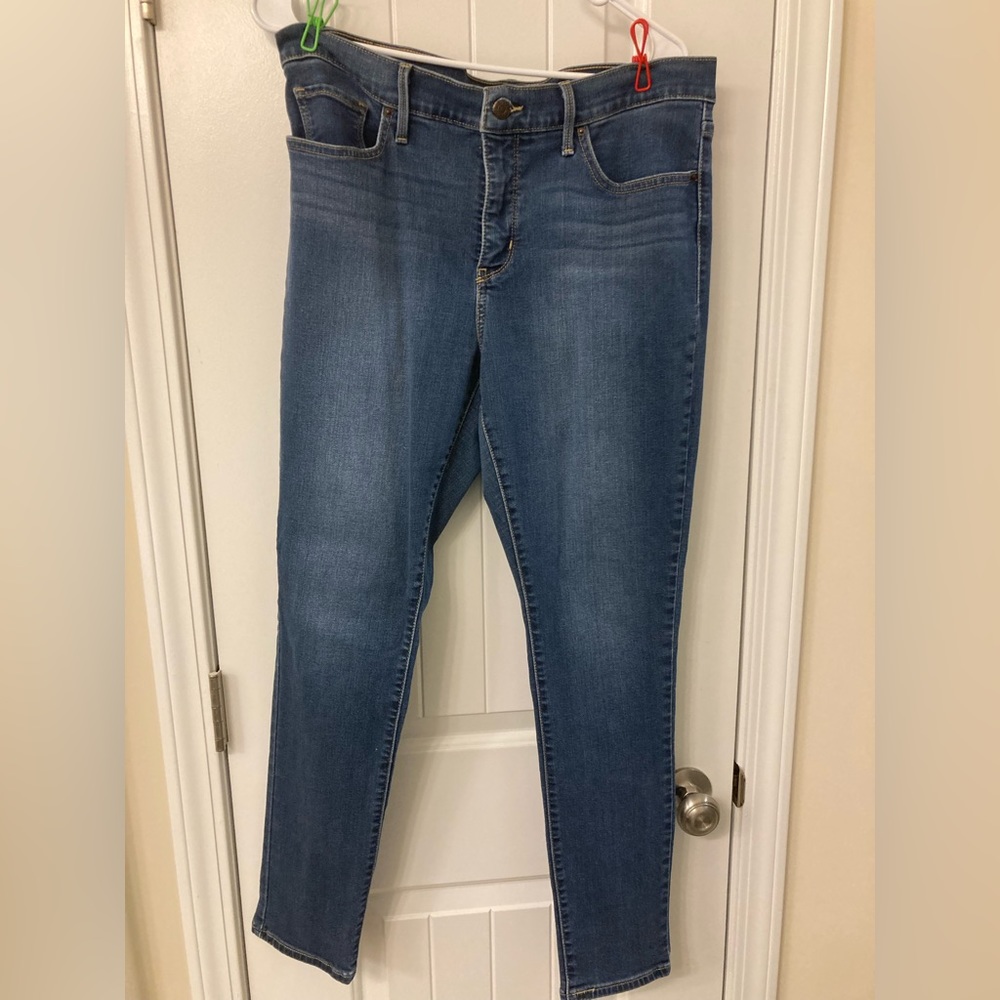 Levi Strauss shaping skinny jeans